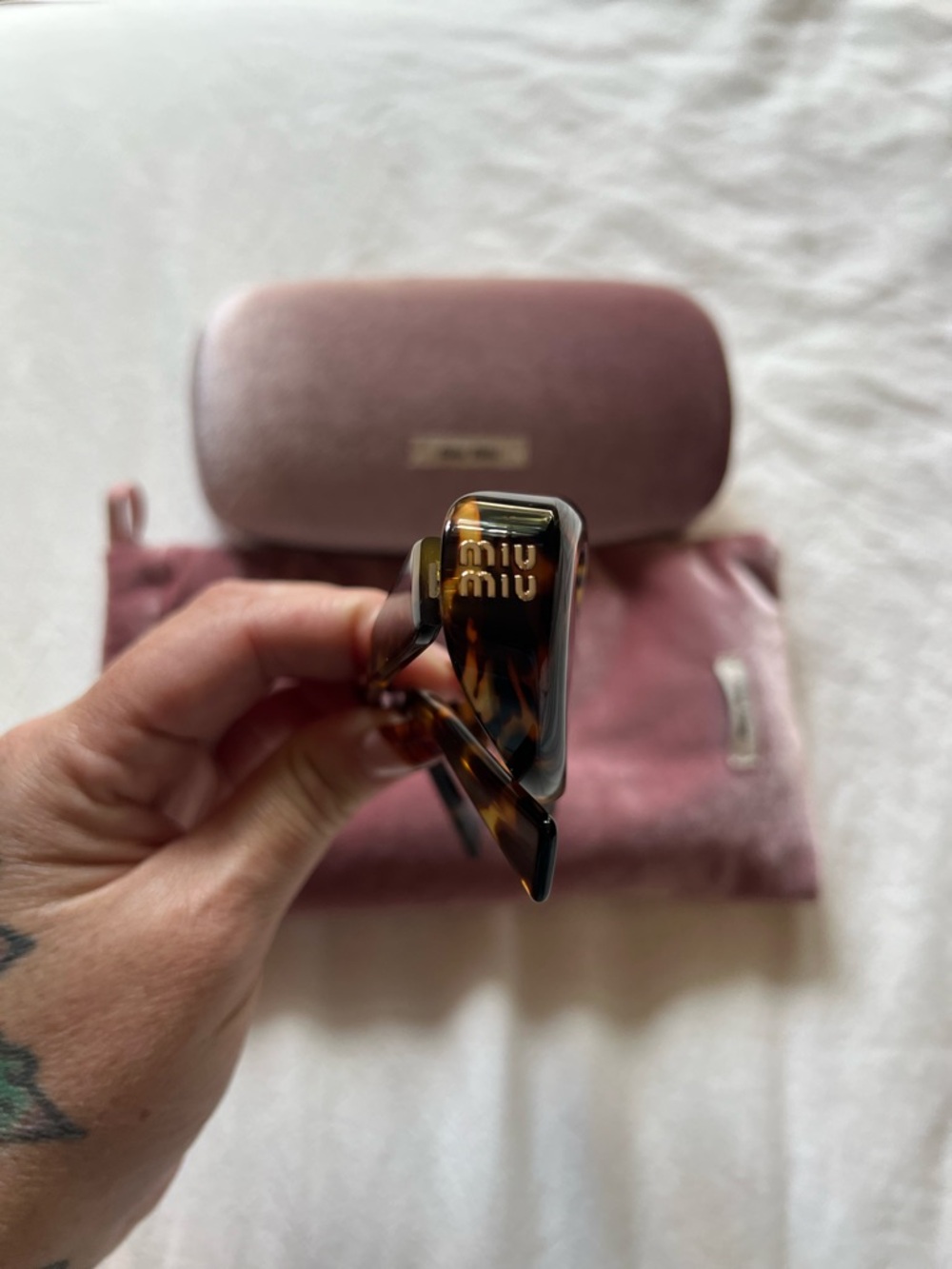Miu Miu Reverie Sunglasses EUC - Picture 5 of 9